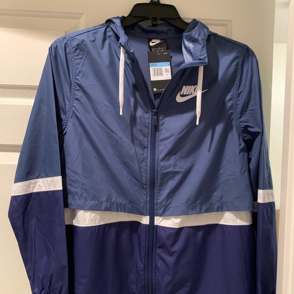 Women’s Nike sportswear jacket - Picture 4 of 5
